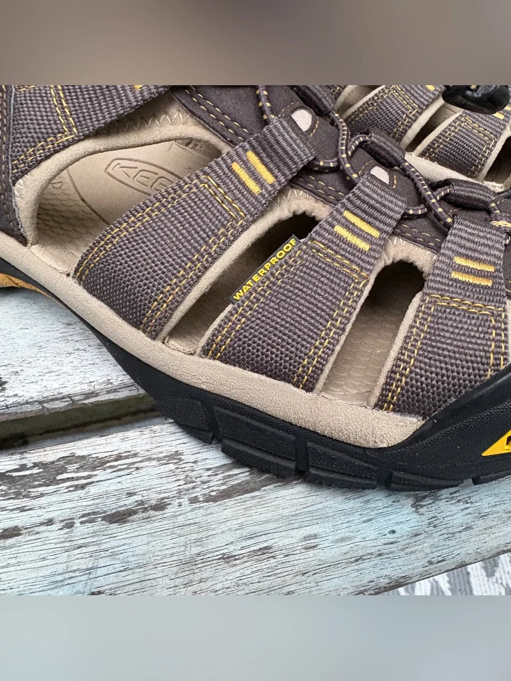 KEEN Newport H2 Waterproof Sandals Men’s 9 Brown Closed Toe Hiking